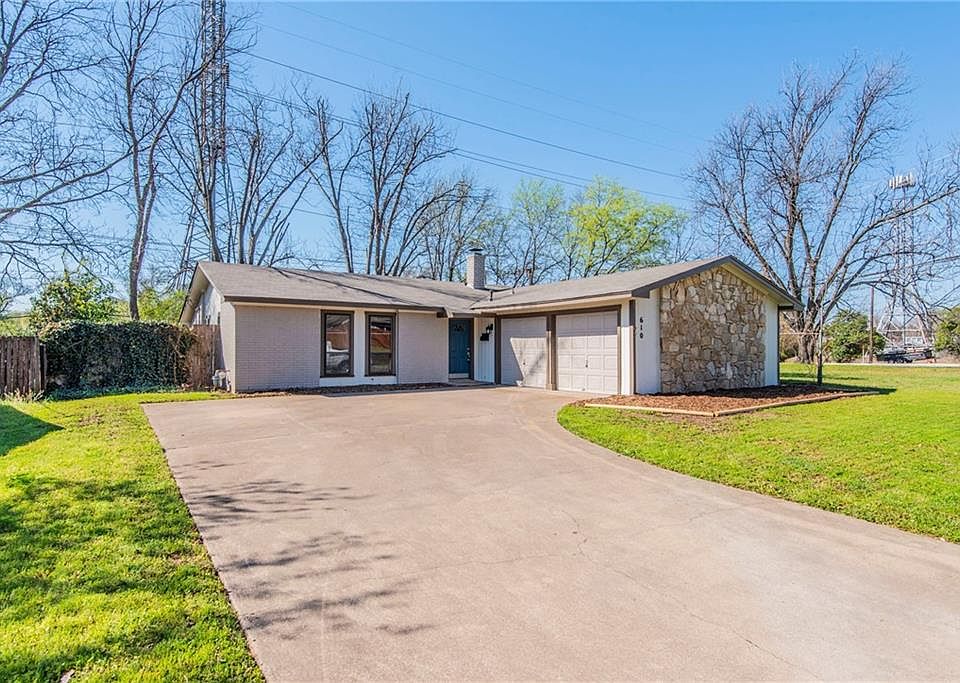 1st image of 610 W Lovers Ln