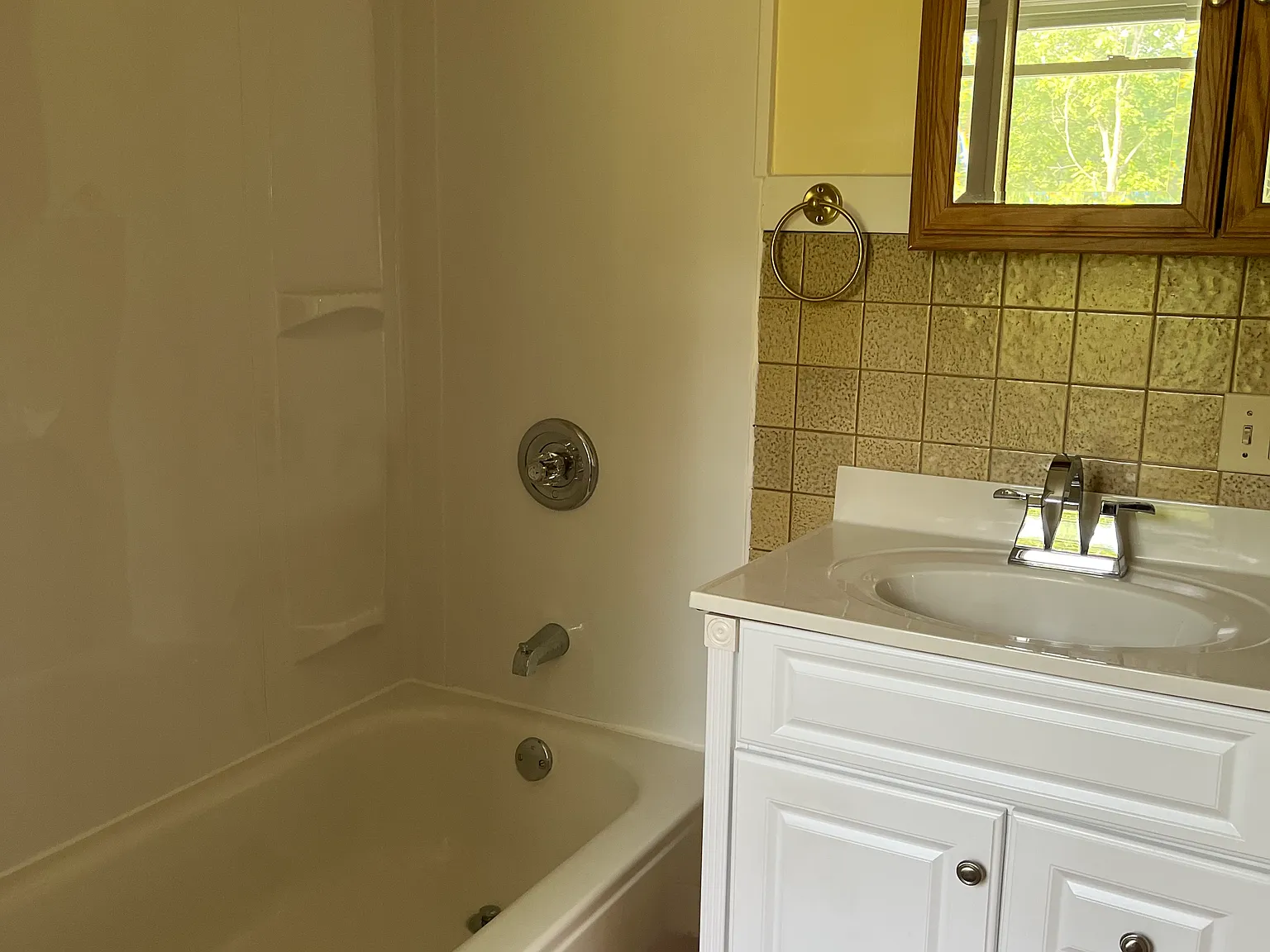 2 bed, 1300 sqft, $1,400 — Photo 2
