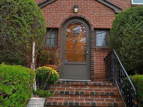 Front of House - Door/Steps