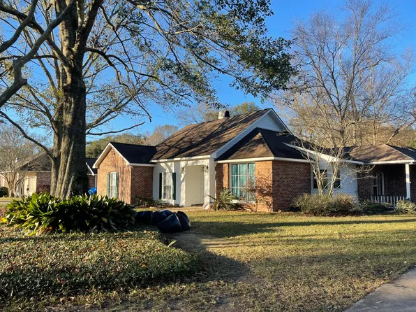 1702 Fairview Dr, Port Allen, LA 70767