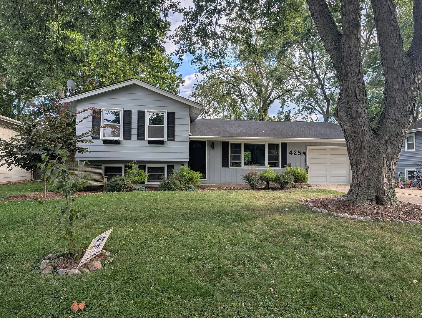 22W425 Arbor Ln photo 1