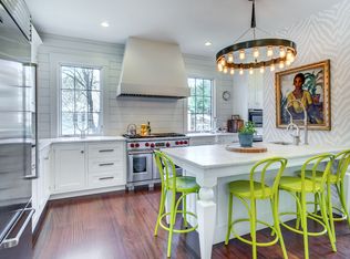 32 School St, Manchester, MA 01944