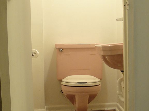 Powder (Bath) Room - 1st Floor