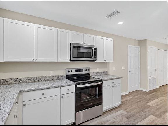 5th image of 1511 8th Ave E