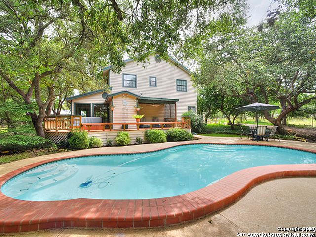 1st image of 220 Hidden Oaks Dr