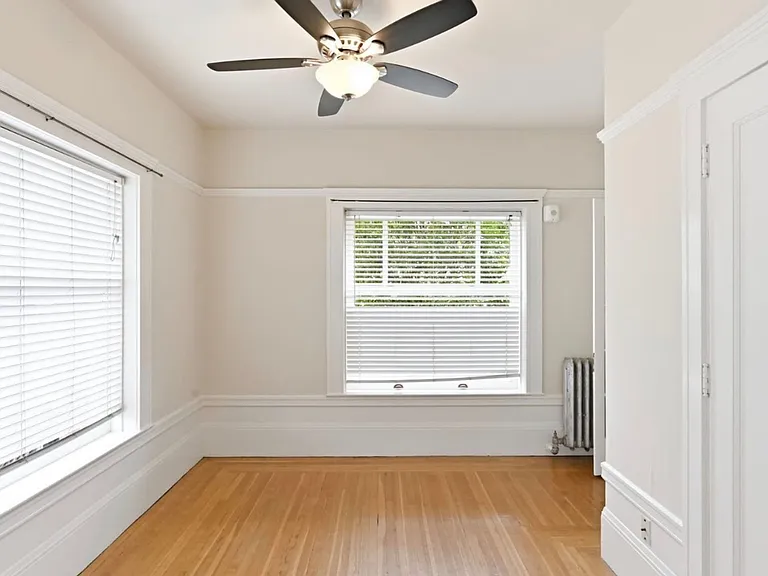 The Townsend Apartments, located at 1029 Oak Street, is a beautiful four-story, historic brick bu... — Photo 21
