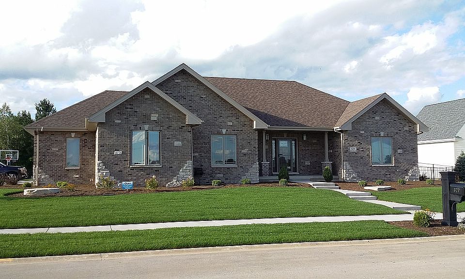 2nd image of 629 S Poplar Cir