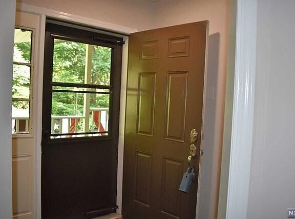3rd image of 15 Hidden Valley Dr