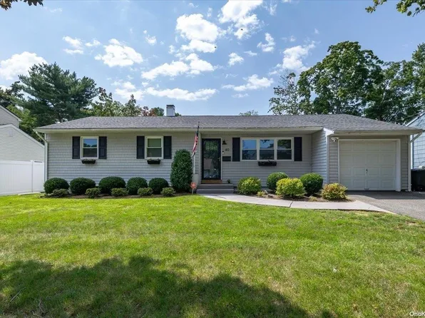 40 West Drive, Kings Park, NY 11754