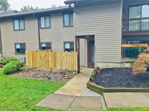 736 Kirkwall Dr, Akron, OH 44321