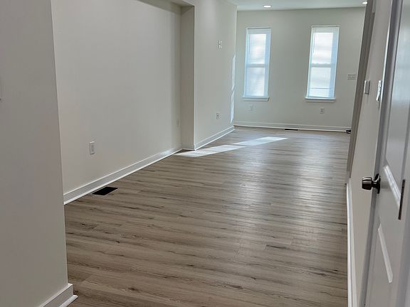 4th image of 2609 W Oxford St