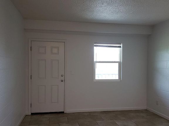 4th image of 1177 E Lloyd St #201