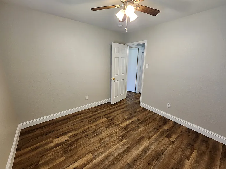 607 Hollyberry Dr — Photo 13