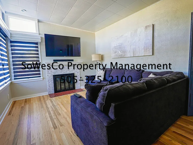1011 N Monterey Ave — Photo 2