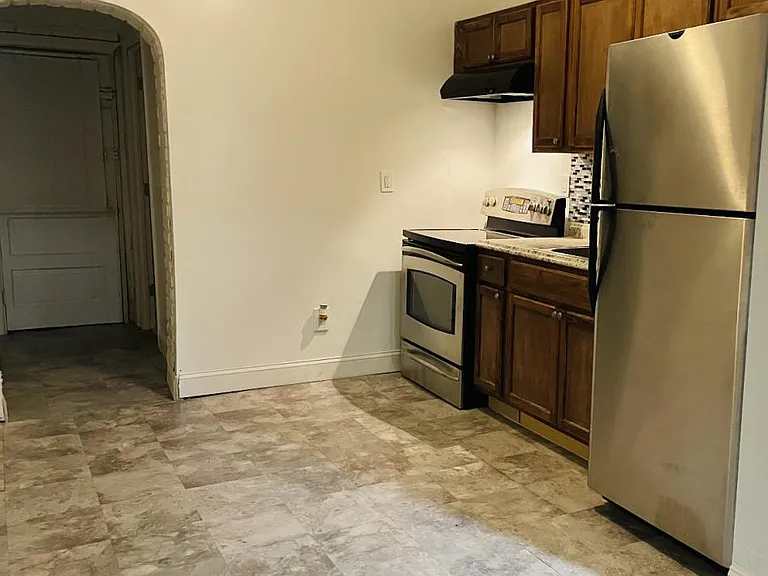6533 Regent St — Photo 8