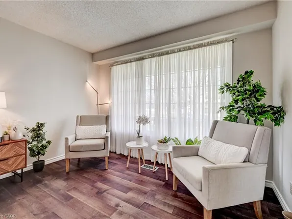 33 Carlyle Pl, Kitchener, ON N2P 1R6