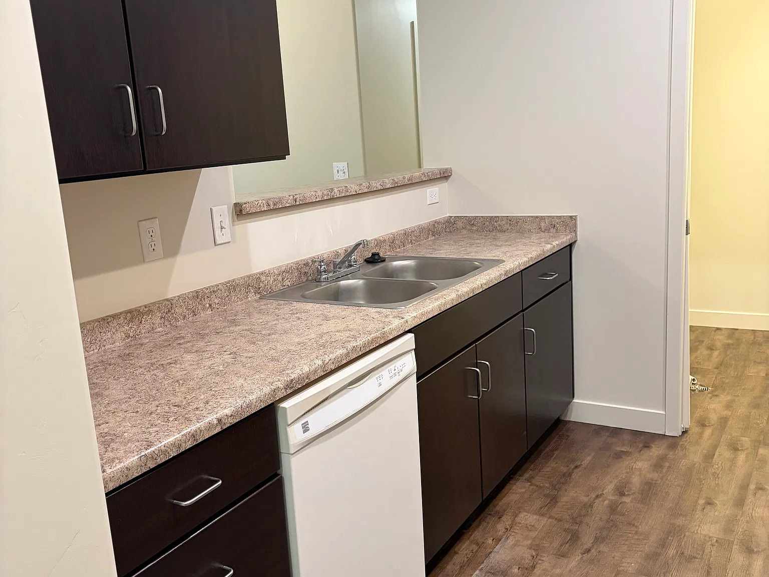 2 bed, 850 sqft, $1,400 — Photo 4