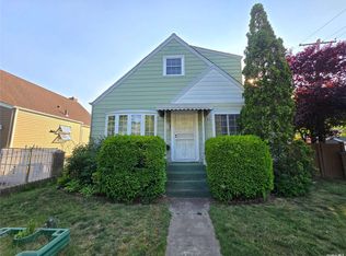 8102 250th St, Bellerose, NY 11426