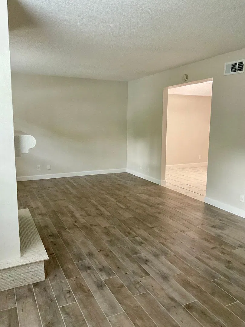 810 - MJRM — Photo 3