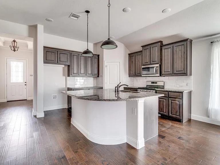 7521 Rothbury Dr — Photo 5