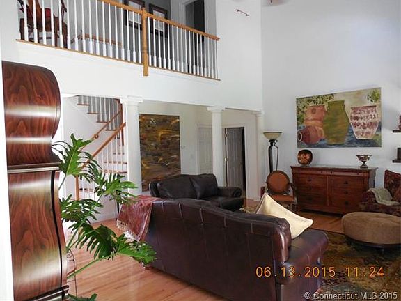 5th image of 255 Unionville Ave