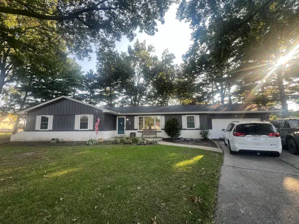 48 Woodmere Ln, Chatham, IL 62629