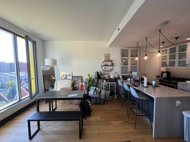 10 Montieth St