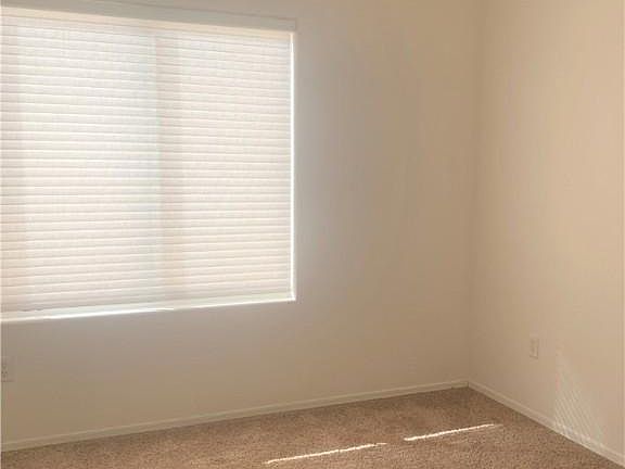 4th image of 2553 Leighton Ave