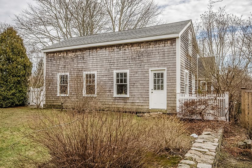 over 1000 sf 2 level barn 