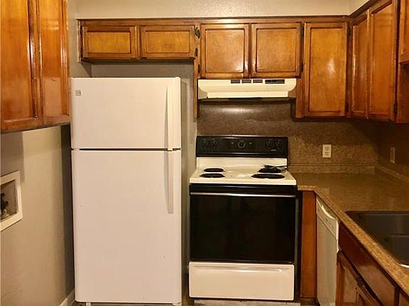 4th image of 3606 Crestbrook Ct APT 2