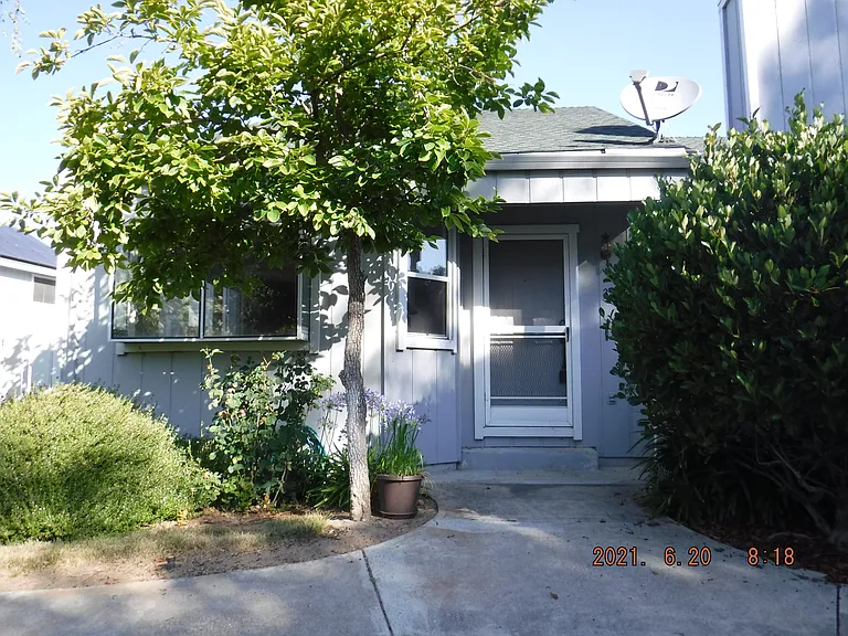 3508 Marina Ct N — Photo 2