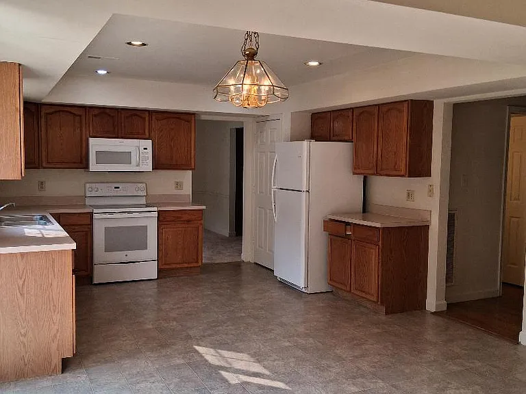 12904 Arsenal Ct — Photo 14
