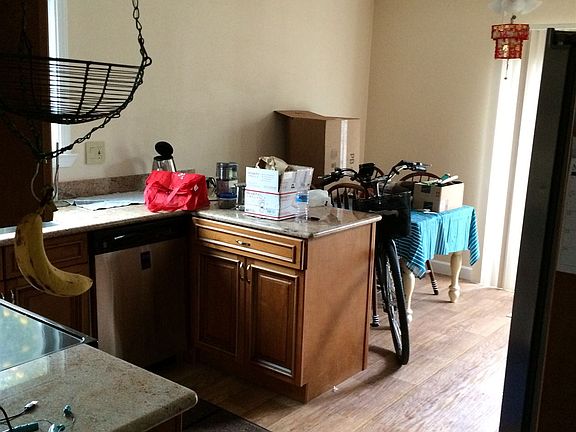 4th image of 647 Jasper St