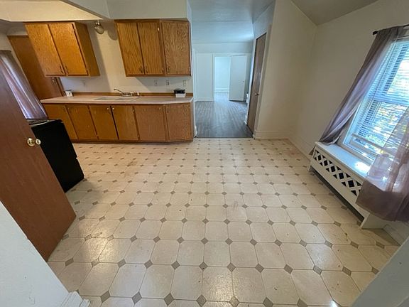 2nd image of 728A Superior Ave