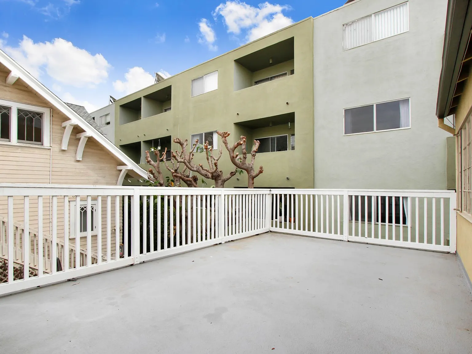 Remodeled lower studio unit on 2nd St, steps to Montana Ave and the beach! Upgraded floors and ap... — Photo 3