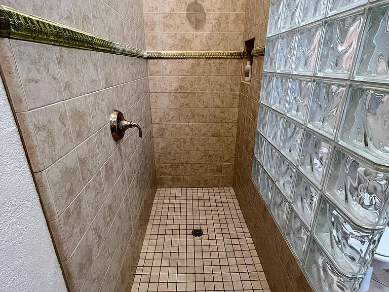 2051 Cliff Dr #18 — Photo 16