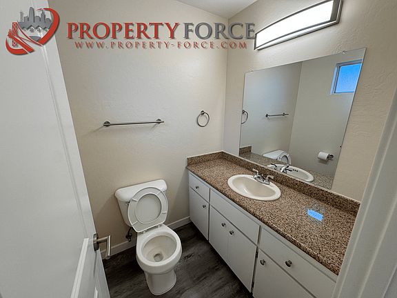 3rd image of 946 Tamarack Ln #12