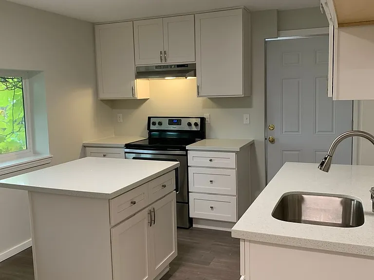ES2605 - T Street Apartments — Photo 1