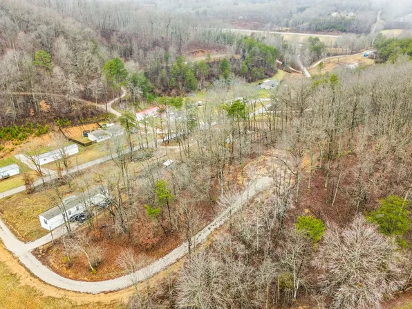 132 E Freeman Branch Rd, East Bernstadt, KY 40729