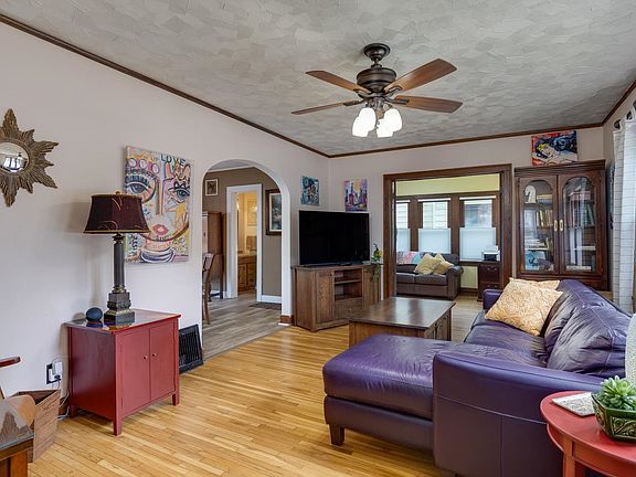 5th image of 1205 Blaine Ave