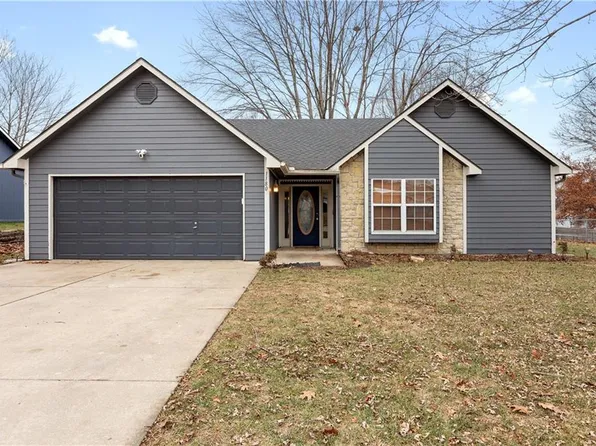 1180 S Bury St, Tonganoxie, KS 66086