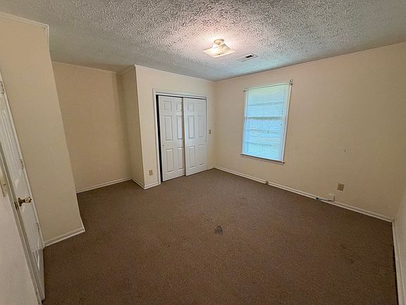 2nd image of 120 Pinecrest Dr Unit B