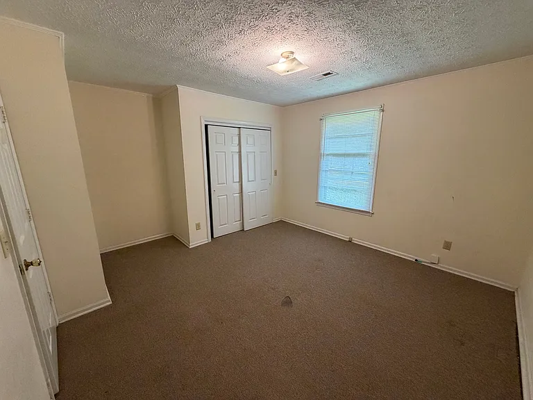 120 Pinecrest Dr #B — Photo 2
