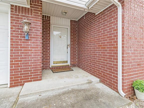 2nd image of 33 W Northaven St