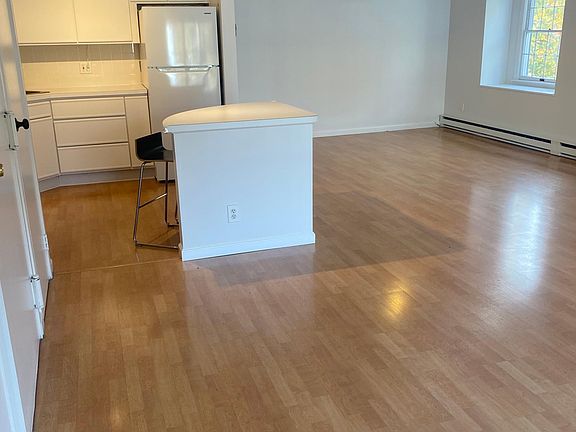 2nd image of 301 Claremont Ave APT 2