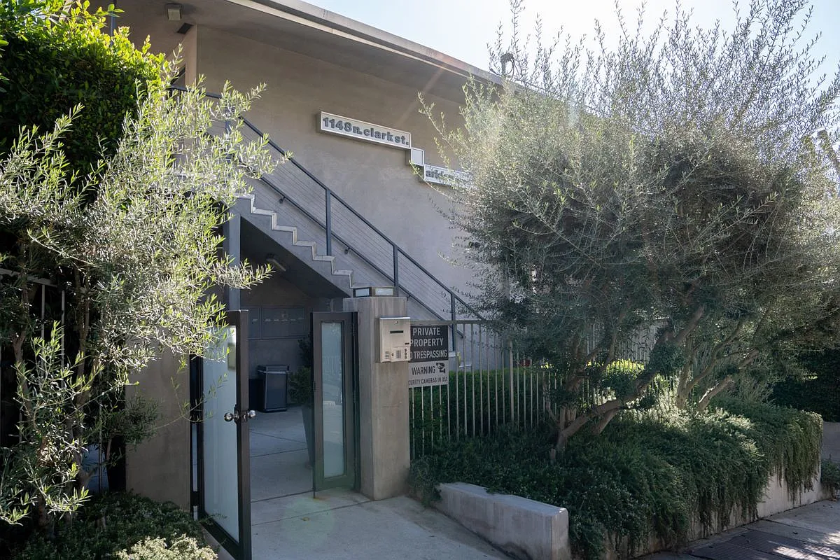 1 bed, 1.0 bath, 850 sqft, $3,800 — Photo 1