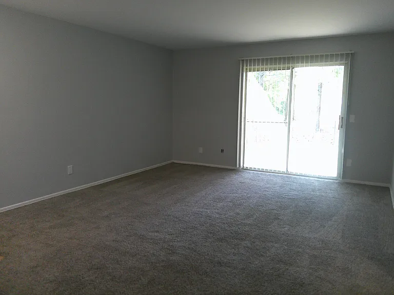 KINGSGATE VILLAGE APARTMENTS — Photo 31