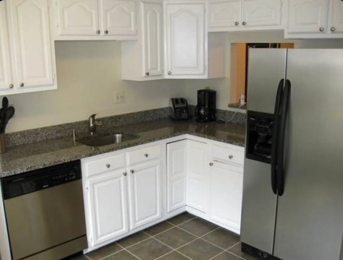 3 bed, 3.5 bath, 2150 sqft, $3,600 — Photo 2