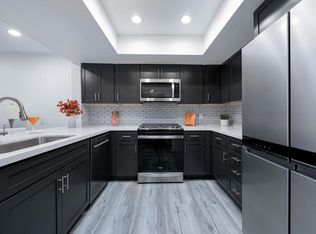 353 E Via Escuela UNIT 214, Palm Springs, CA 92262