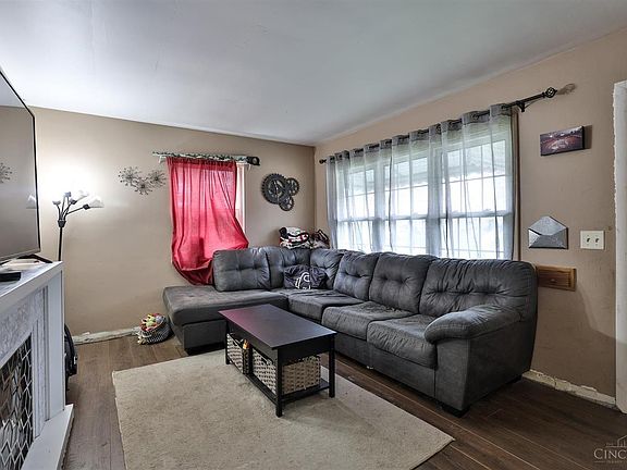4th image of 3633 Edgebrook Dr